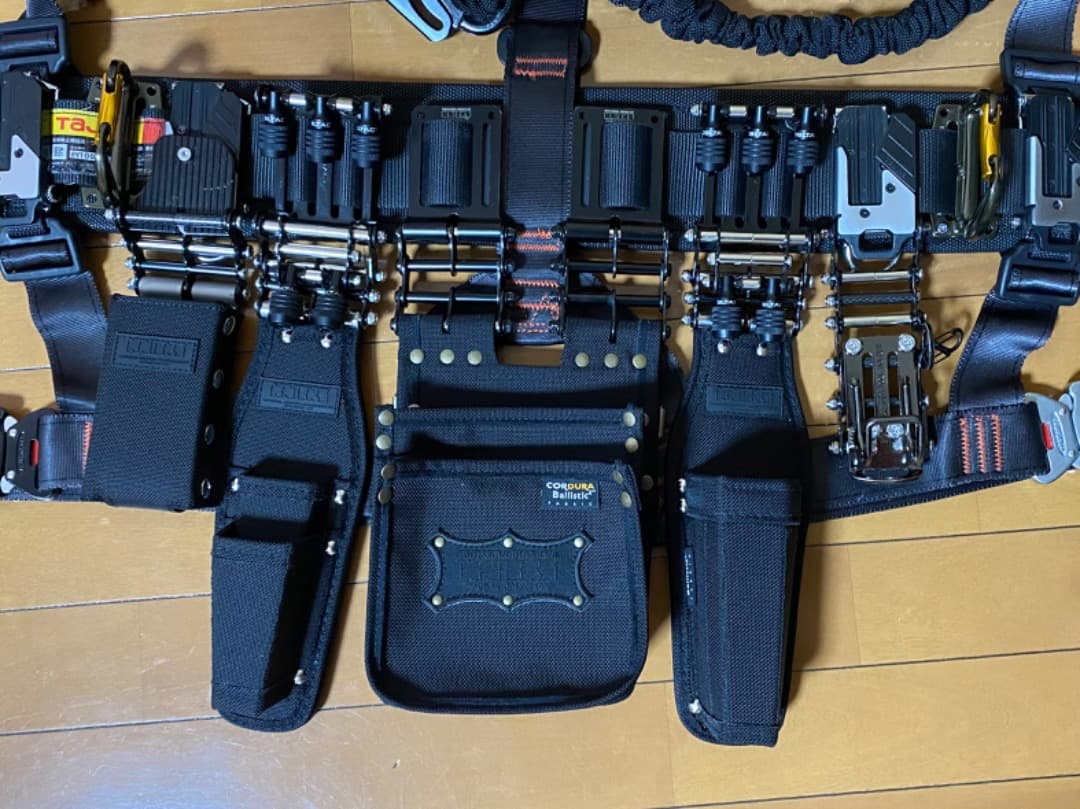 ニックス風チェーンタイプ　ビットホルダー5P付きベルトループ　ブラック×ゴールド