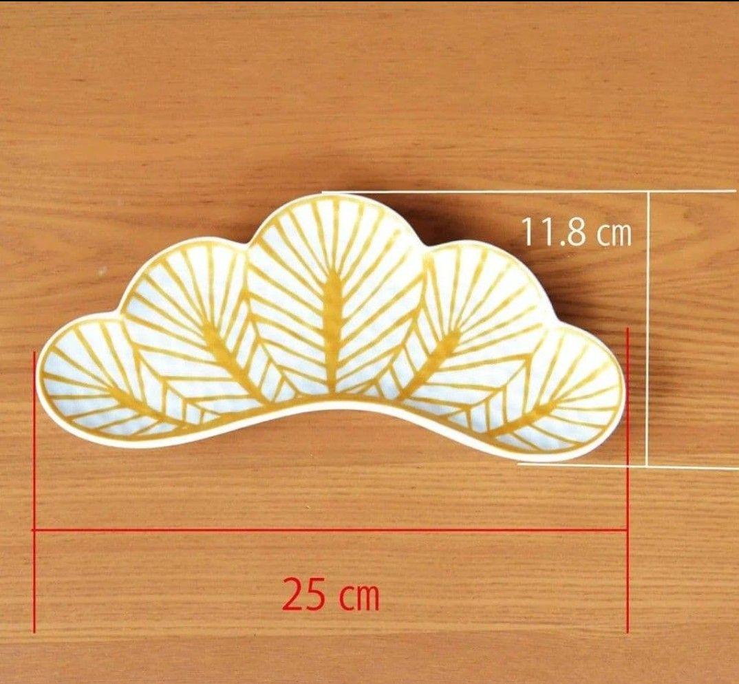葉模様 波型皿 ３枚セット　お正月