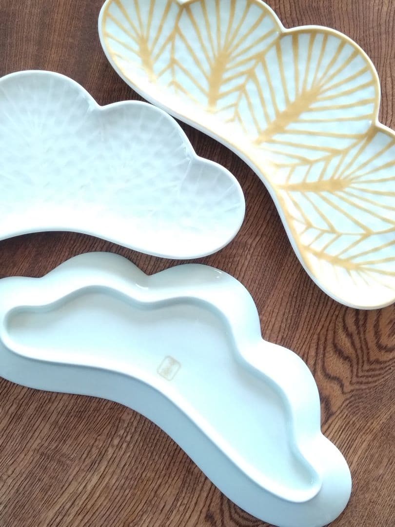 葉模様 波型皿 ３枚セット　お正月