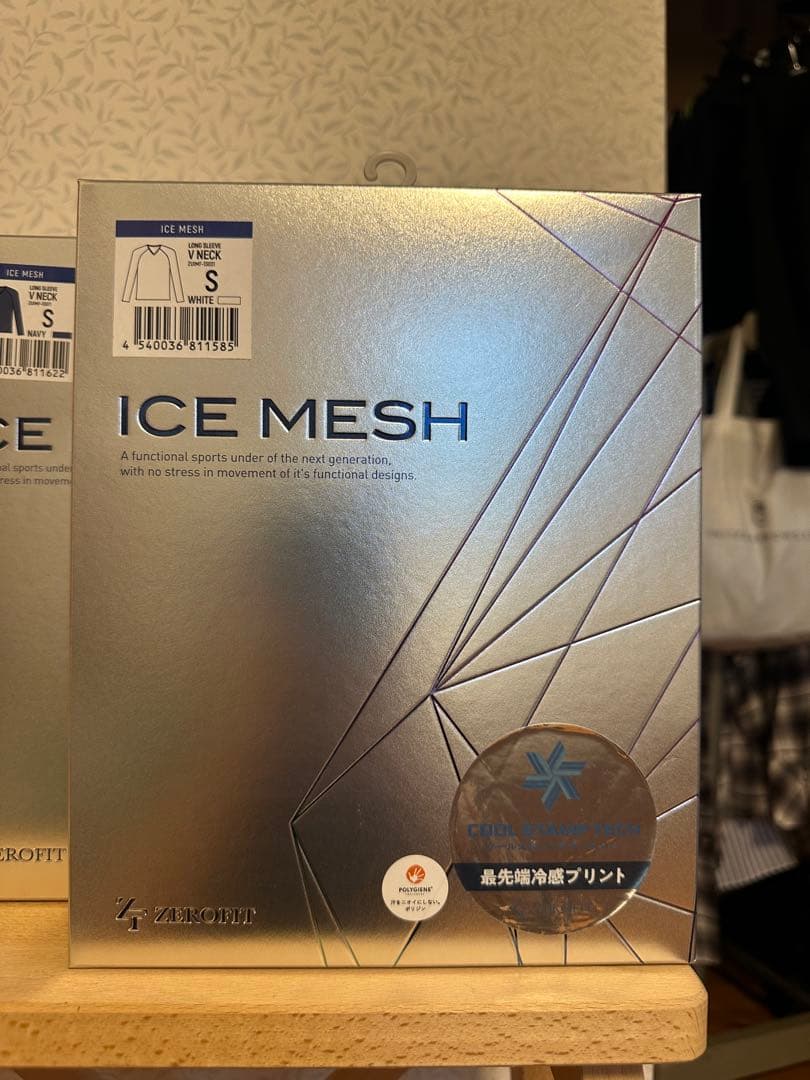 ZEROFIT ICE MESH アンダーウェア　Ｖネックホワイト Ｓサイズ