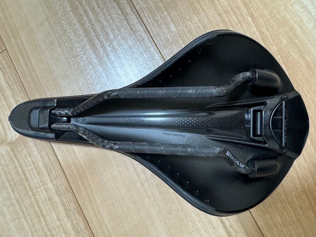 fizik VERSUS EVO ALIANTE R1 サドル