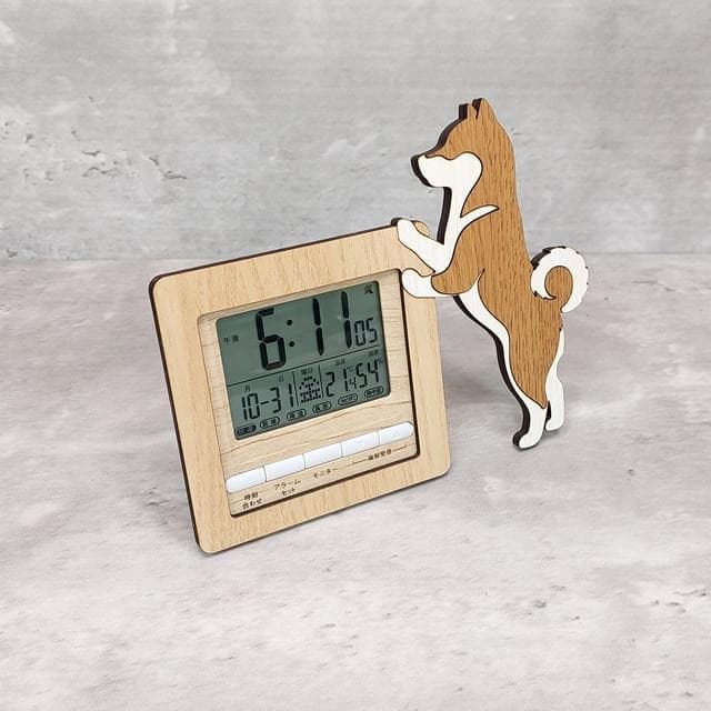 【電波時計】ワンちゃんが寄り添う電波デジタル時計 ― 柴犬　オレンジ