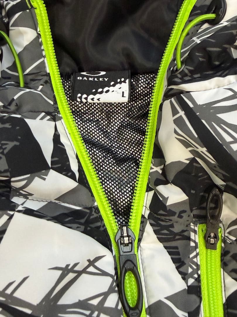 美品　フード付きジャケット　メンズ　ゴルフ　オークリー　Ｌ　ホワイト　防寒　防風