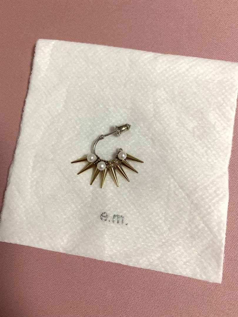 e.m.　スタッズパールピアスS