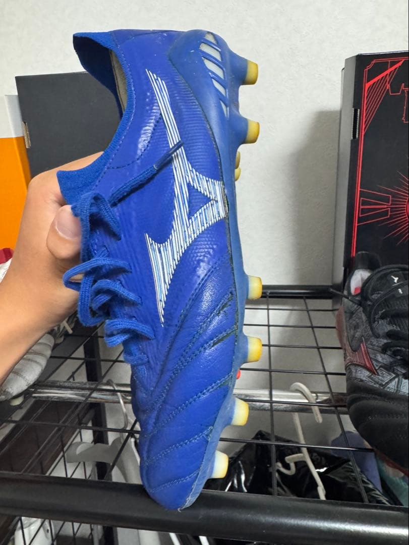 サッカースパイクモレリア27センチ