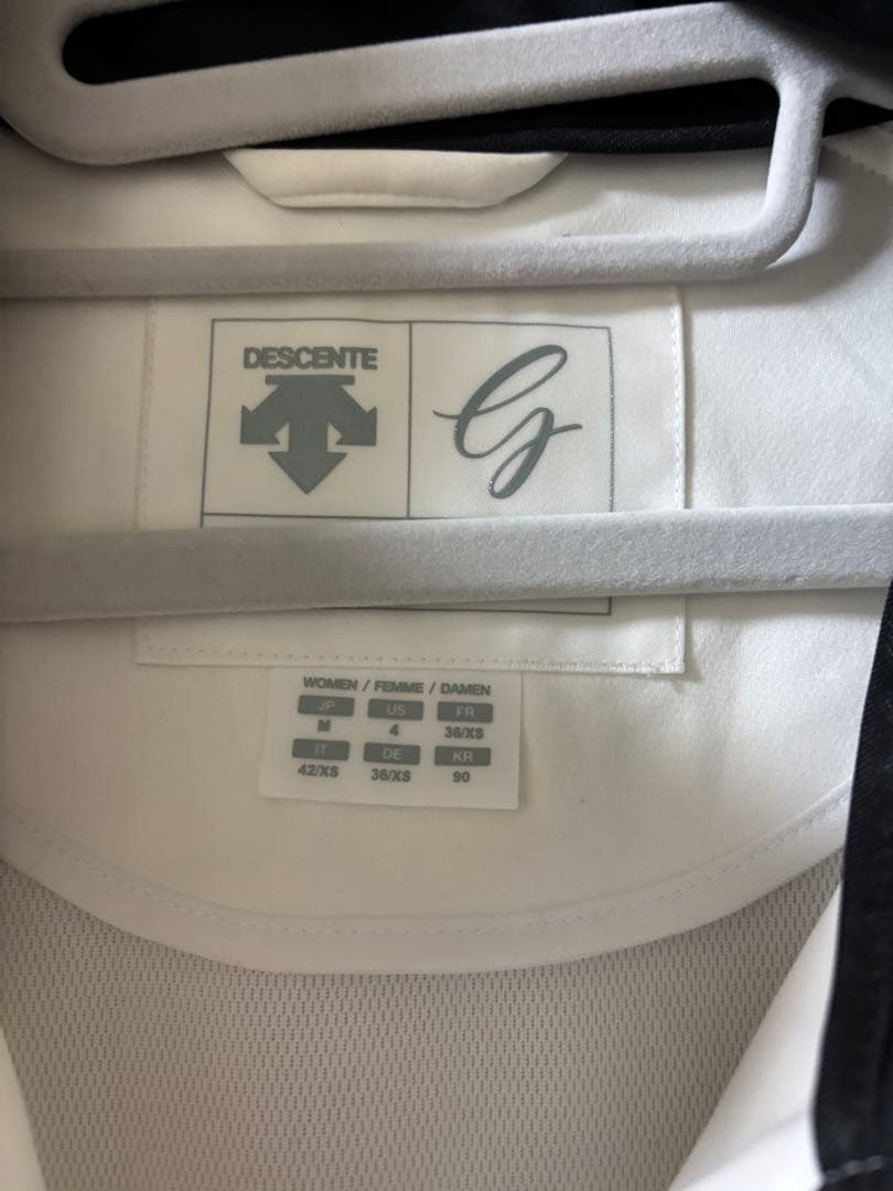 値下げ！デサントゴルフ　ウィンドジャケット　撥水　アウター