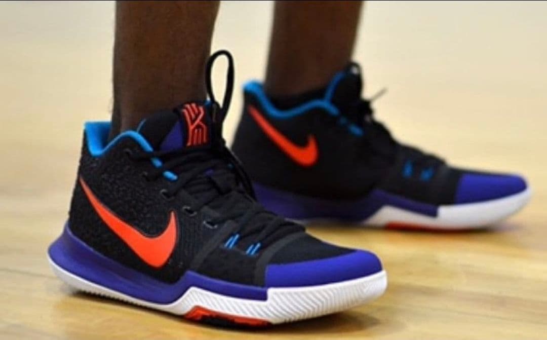 美品　2017 NIKE KYRIE 3 “KYRACHE LIGHT” ハラチ