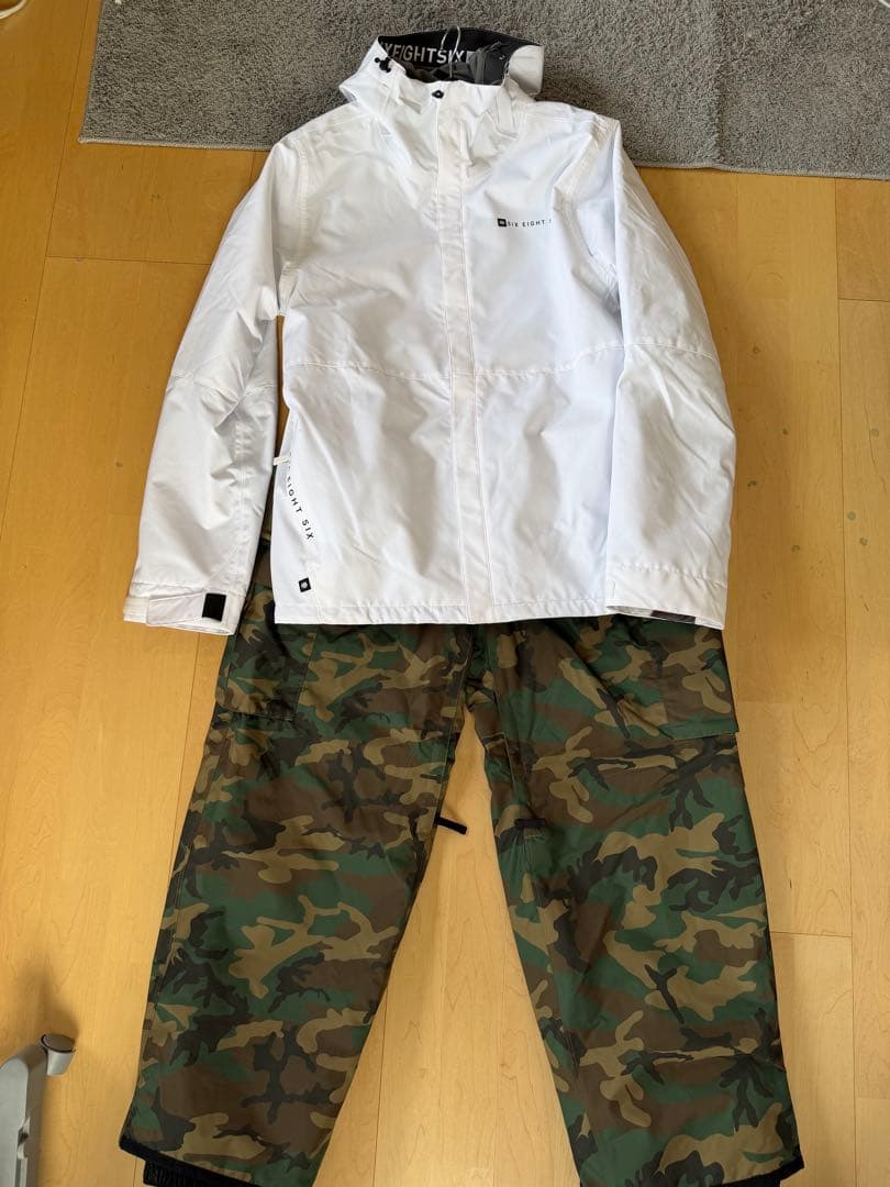 686 ウェア 25/26モデル 上下セット　 限定激レアモデル