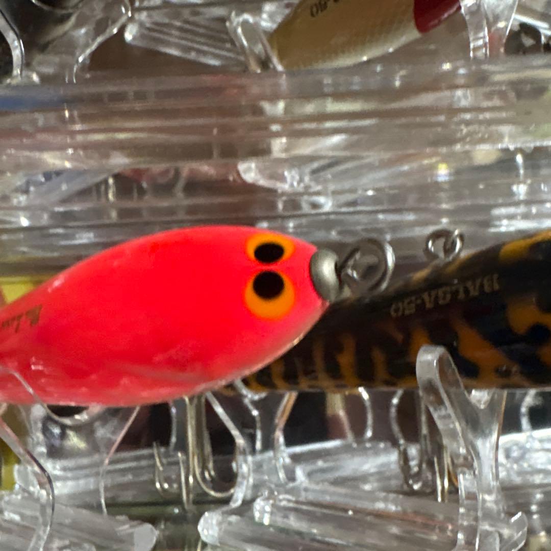 ハードルアーとコレクションケース バルサ50、ハトリーズ、ズィール