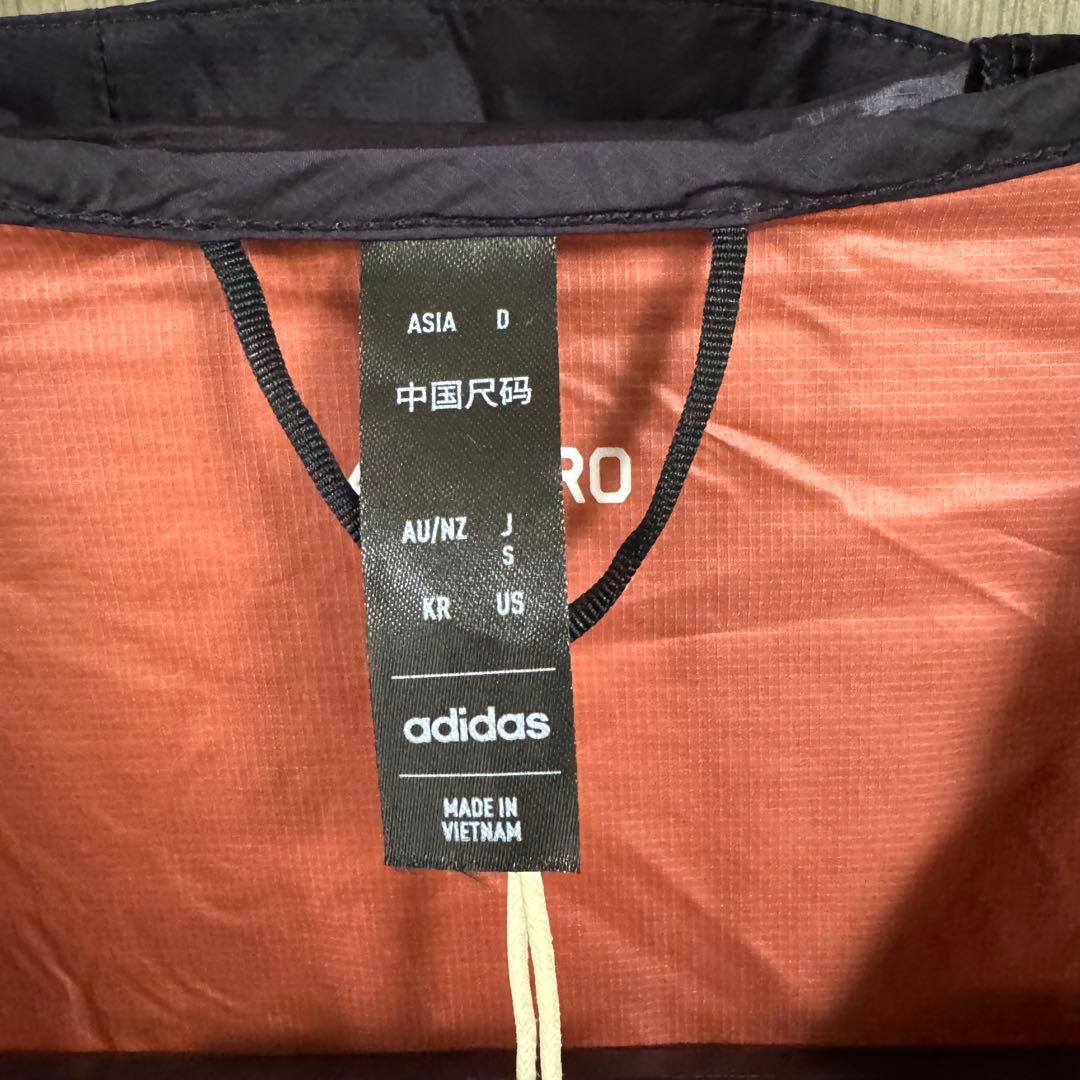 【新品タグ付き】adidas フード付きランニングジャケット Sサイズ