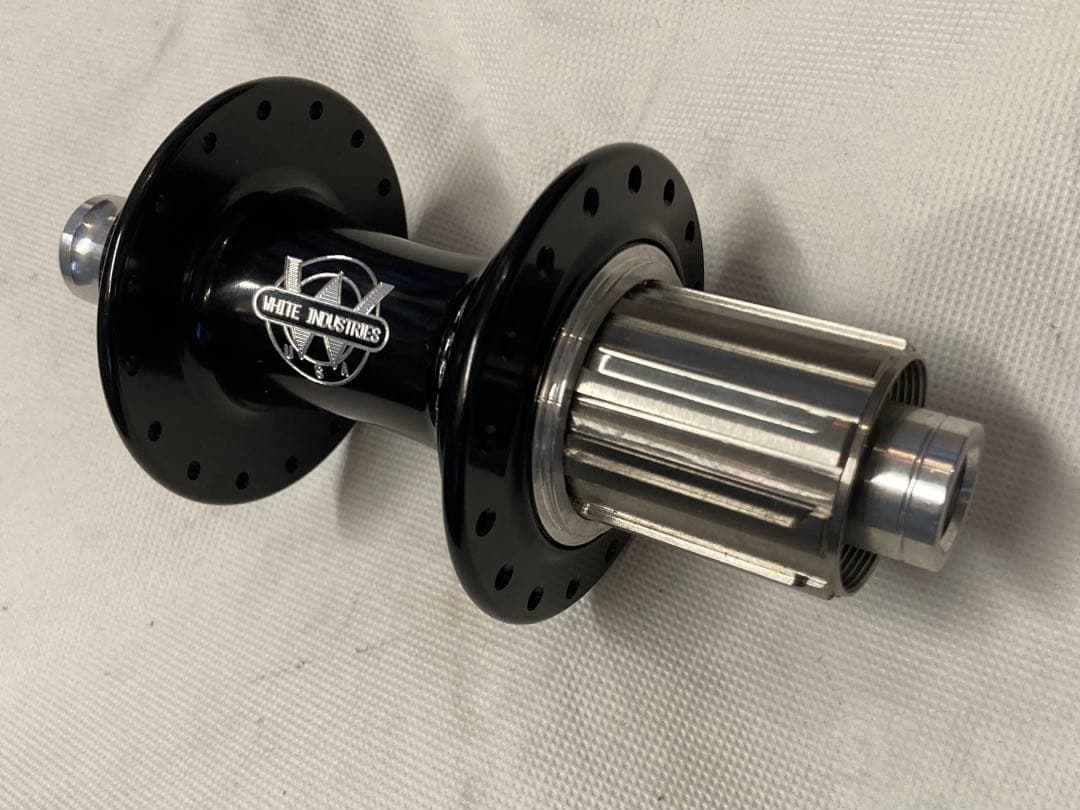 WHITE INDUSTRIES CLD リアハブ　 ブラック