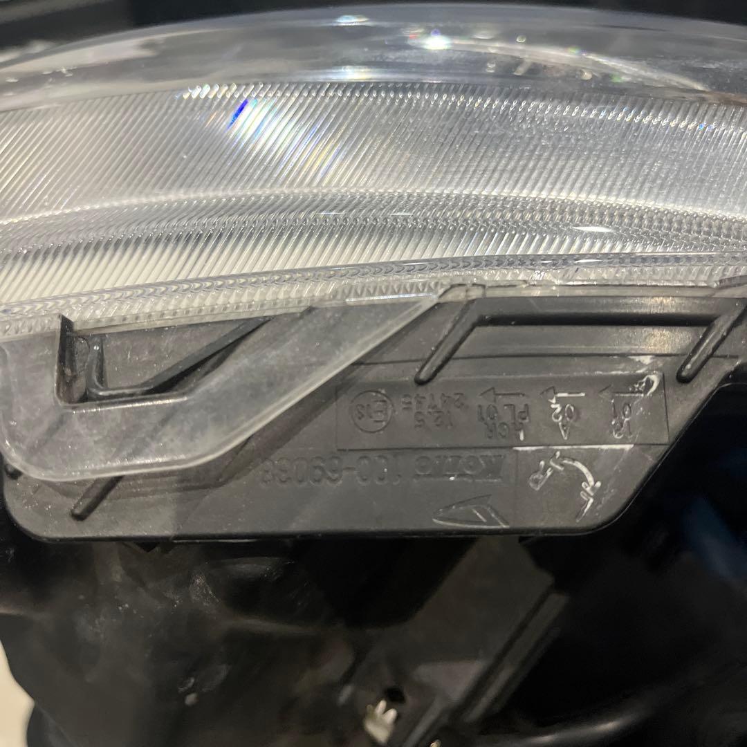 ダイハツ　ムーブキャンバス　左ヘッドライト