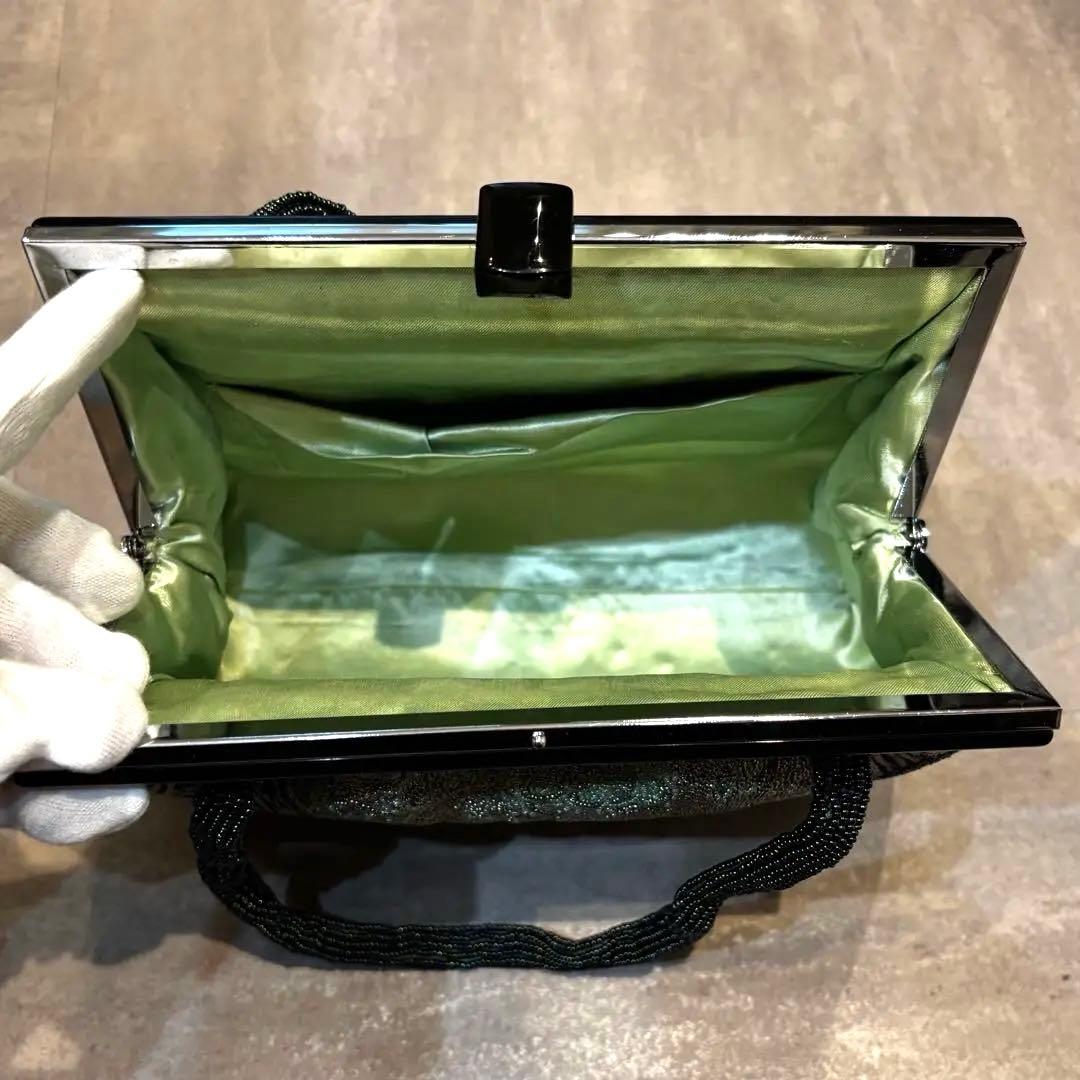 昭和レトロを思わせる、繊細な和装ビーズバック