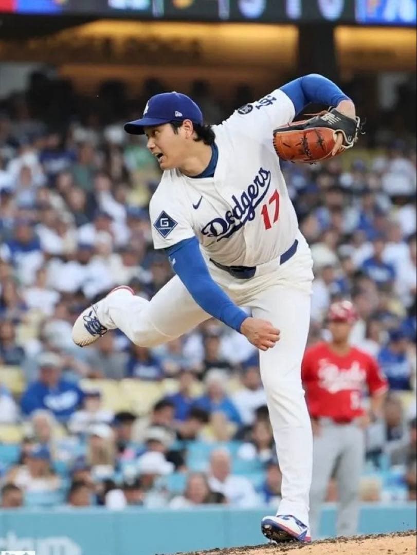 大谷翔平選手　MVPサインプリントフィギュアボール、TOPPSカード 2点セット