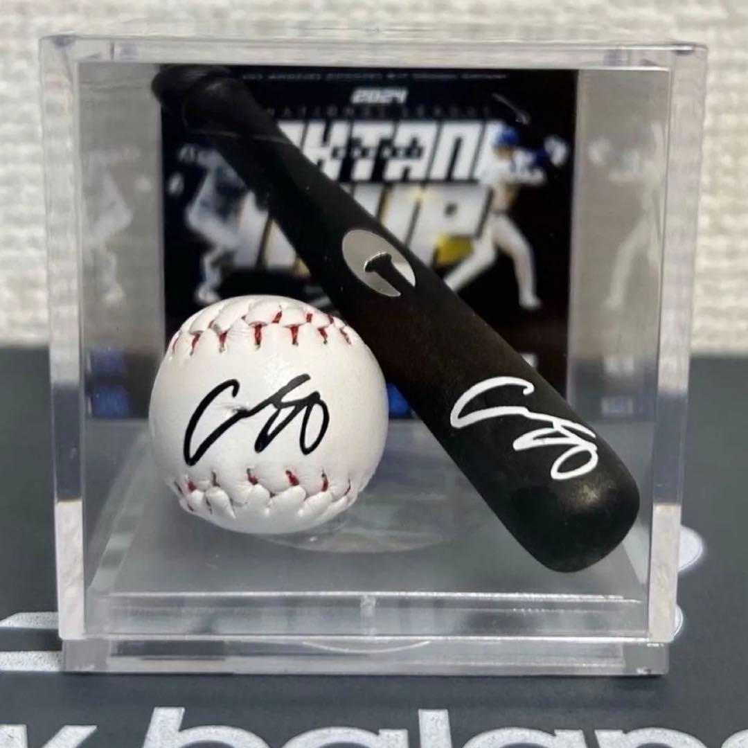 大谷翔平選手　MVPサインプリントフィギュアボール、TOPPSカード 2点セット