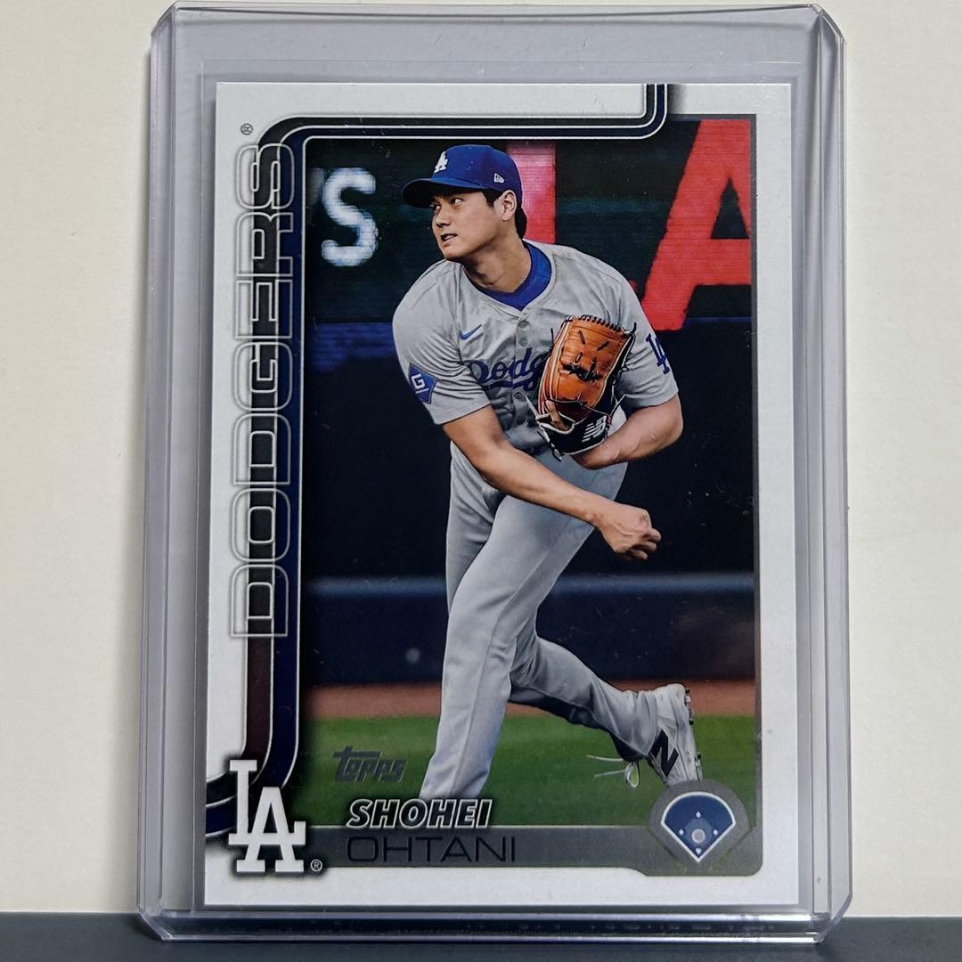 大谷翔平選手　MVPサインプリントフィギュアボール、TOPPSカード 2点セット