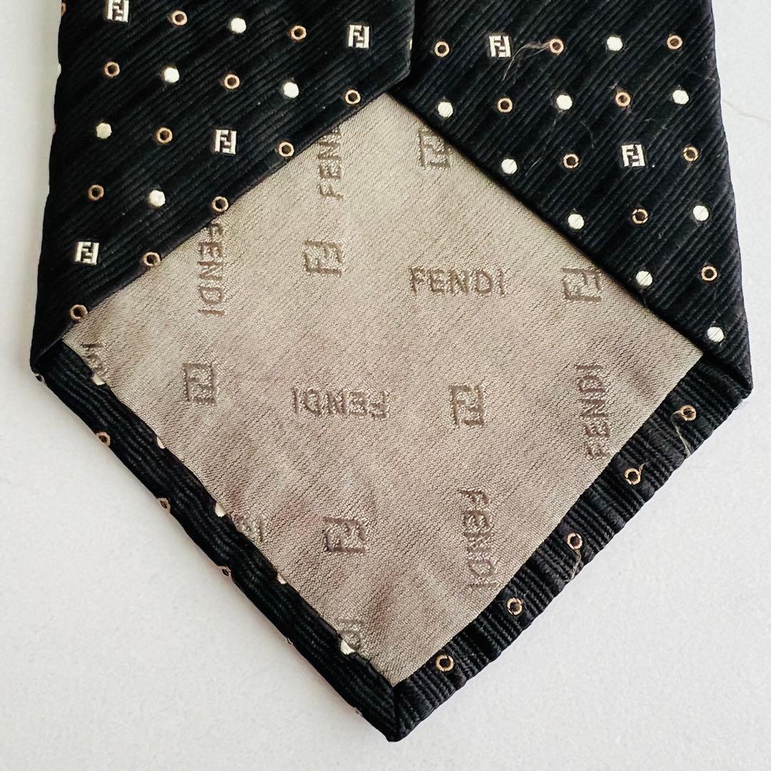 良品　フェンディ　ネクタイ　ハイブランド　ビジネス　ロゴ柄　FF柄　高級　人気