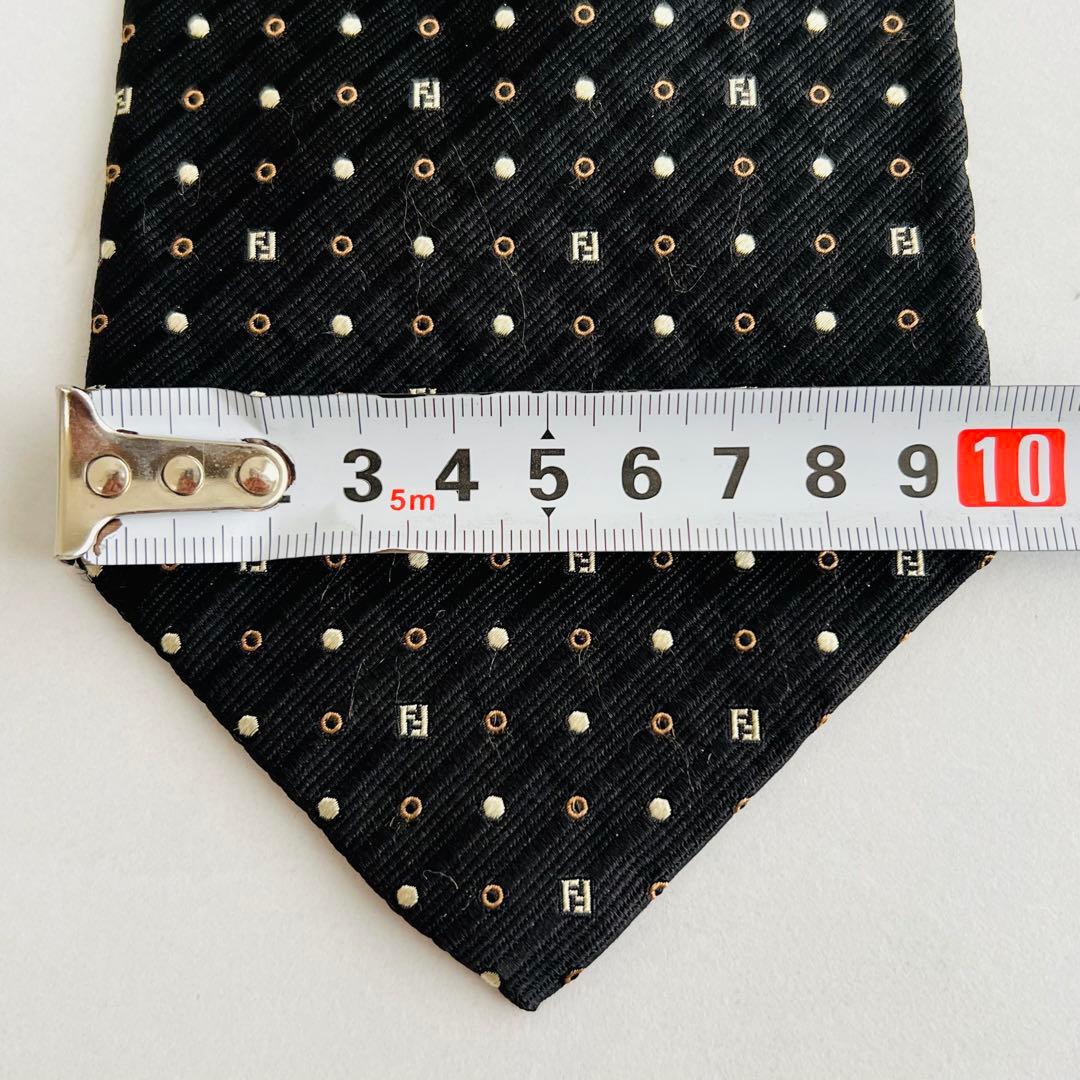 良品　フェンディ　ネクタイ　ハイブランド　ビジネス　ロゴ柄　FF柄　高級　人気