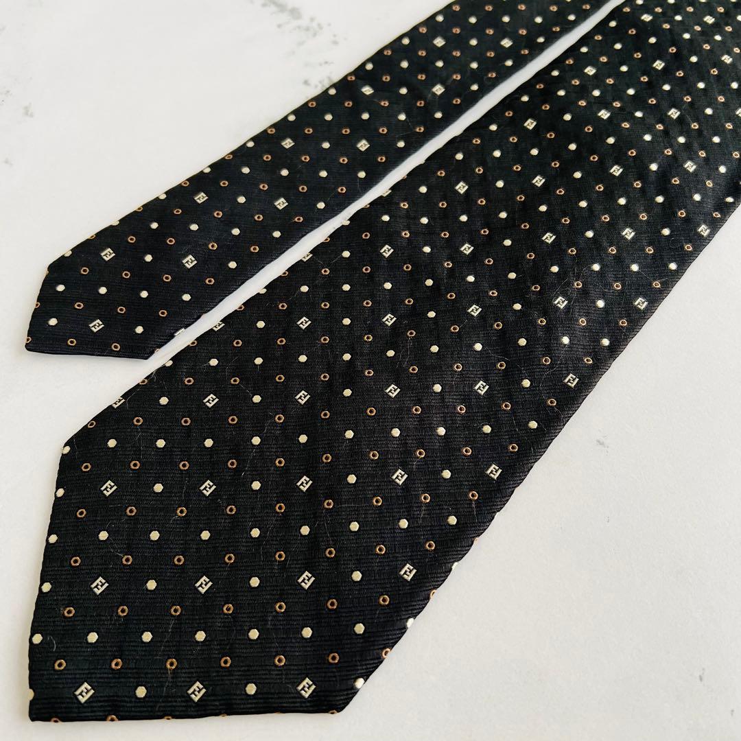 良品　フェンディ　ネクタイ　ハイブランド　ビジネス　ロゴ柄　FF柄　高級　人気
