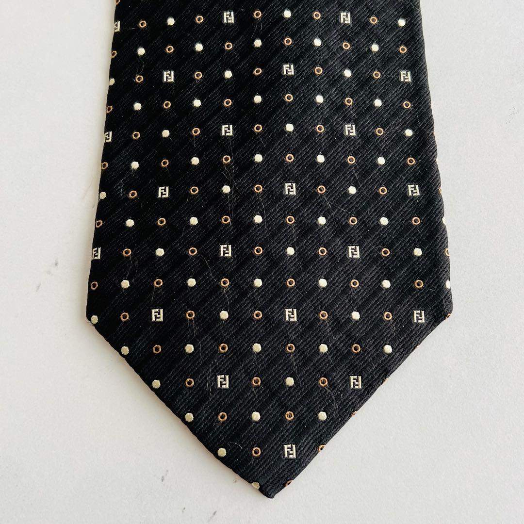 良品　フェンディ　ネクタイ　ハイブランド　ビジネス　ロゴ柄　FF柄　高級　人気