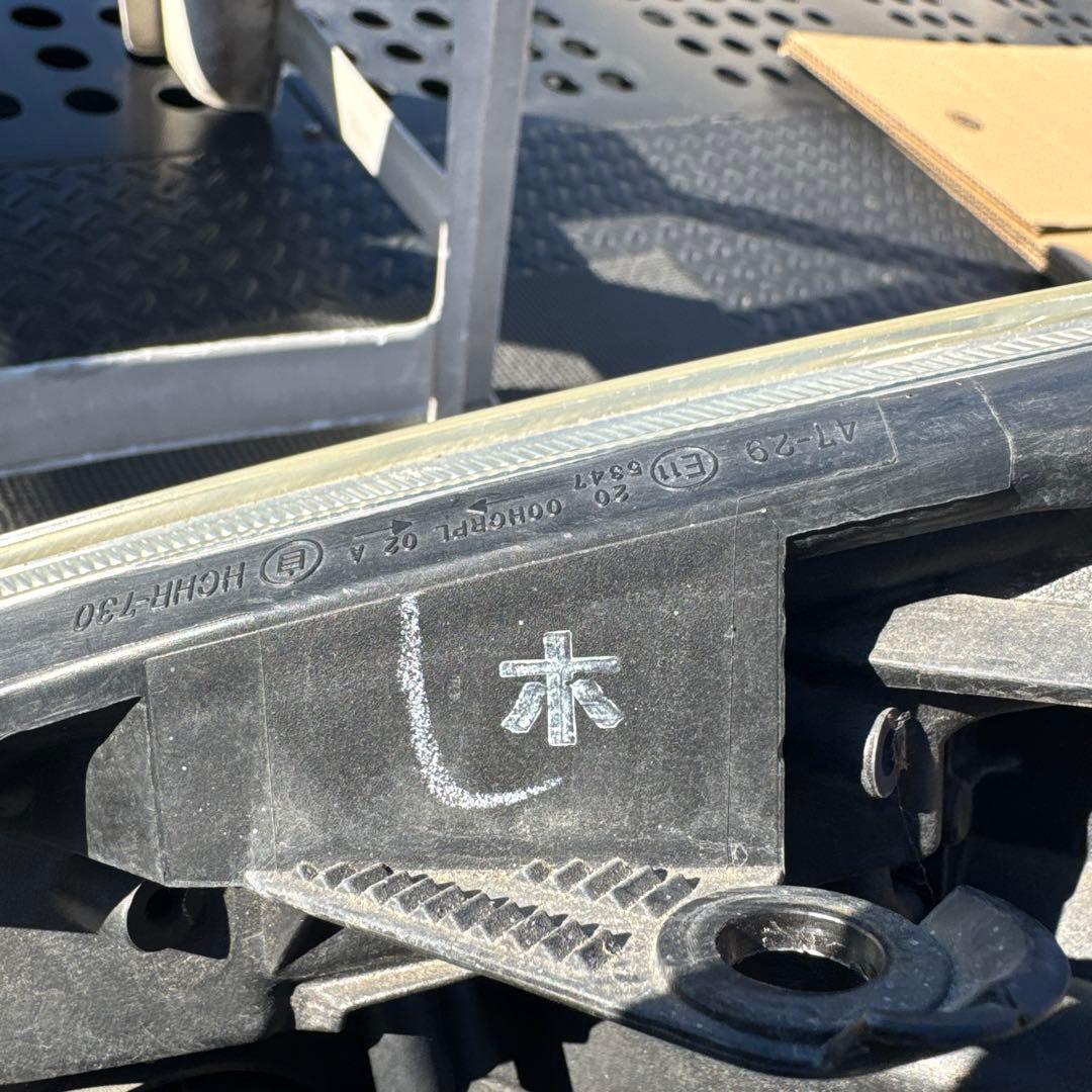 トヨタ　プリウス　30 前期　ヘッドランプ　ヘッドライト　左右セット　中古品