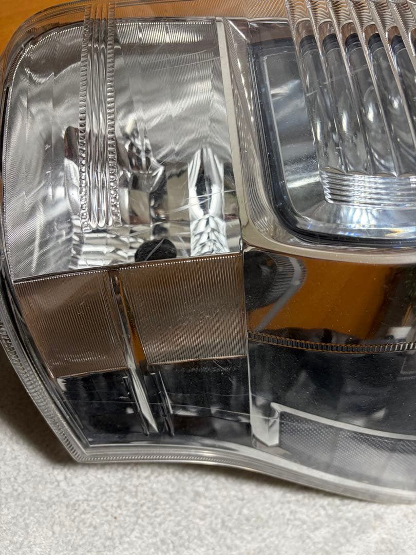 プリウスα前期　テールランプ　TOYOTA純正