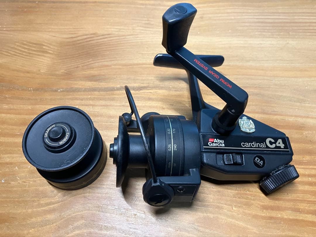 Abu Garcia カーディナルC4 (替スプール付) リアドラッグ搭載