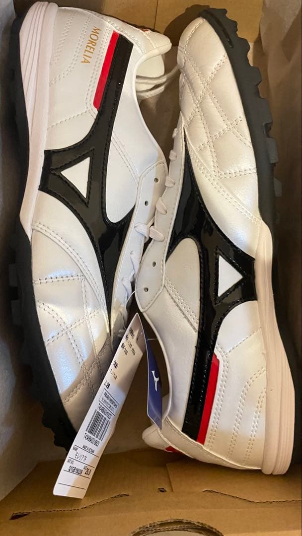 新品未使用サッカー　トレシュー　モレリアTF　27cm