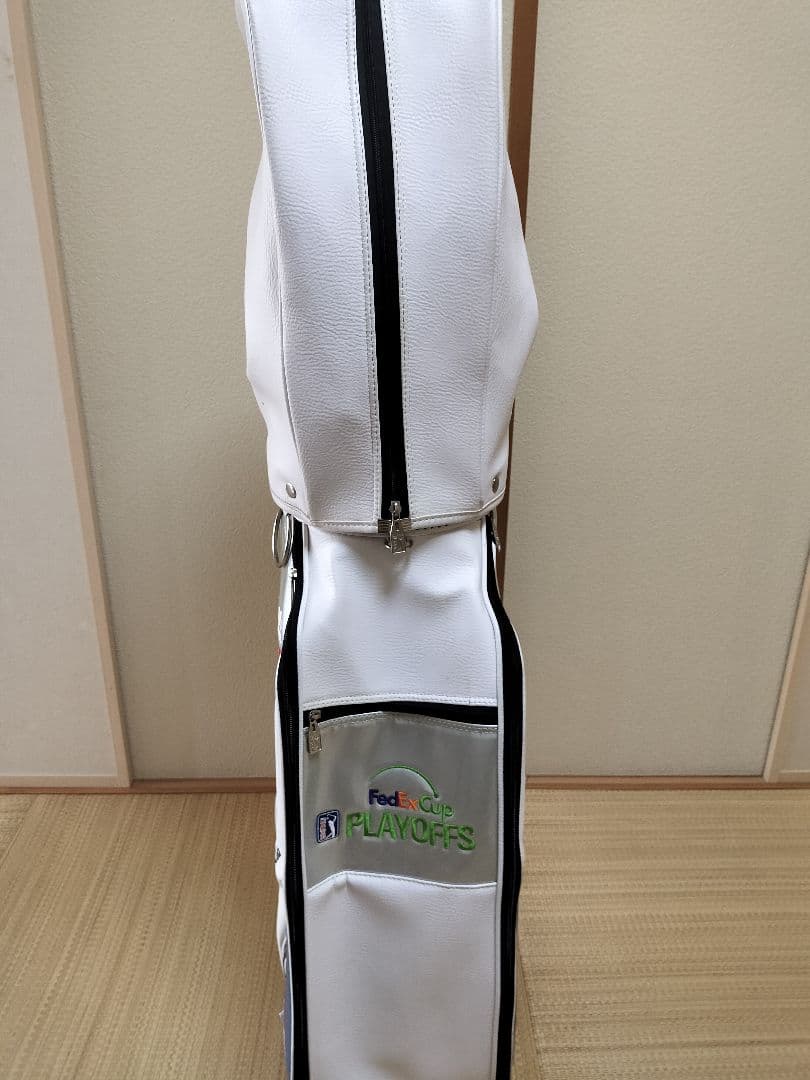 TaylorMade SIM2 ドライバー、ユーティリティ& アイアン小物セット