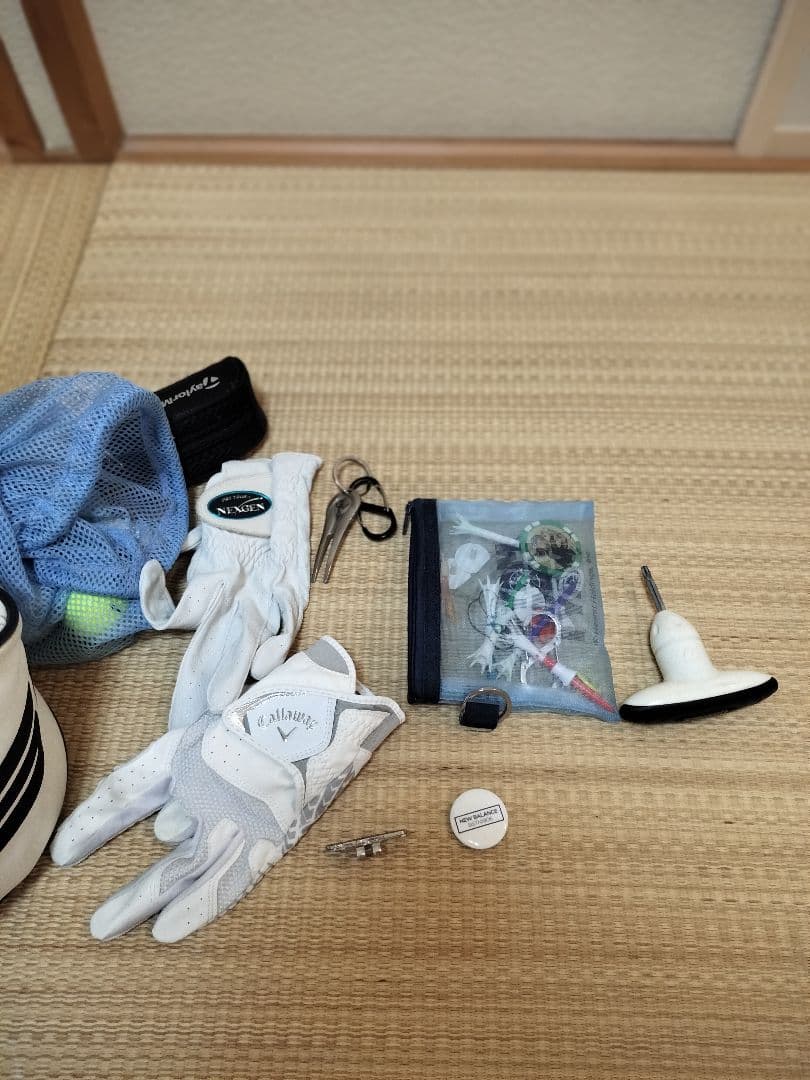 TaylorMade SIM2 ドライバー、ユーティリティ& アイアン小物セット