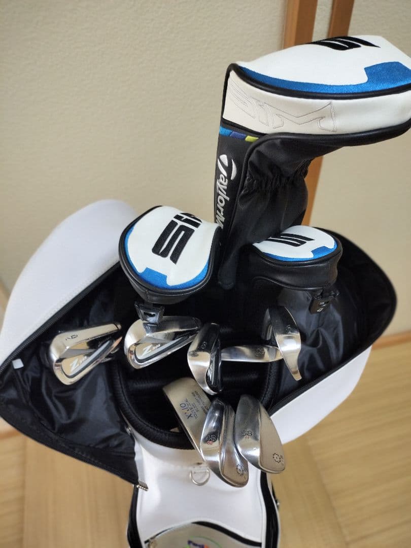 TaylorMade SIM2 ドライバー、ユーティリティ& アイアン小物セット