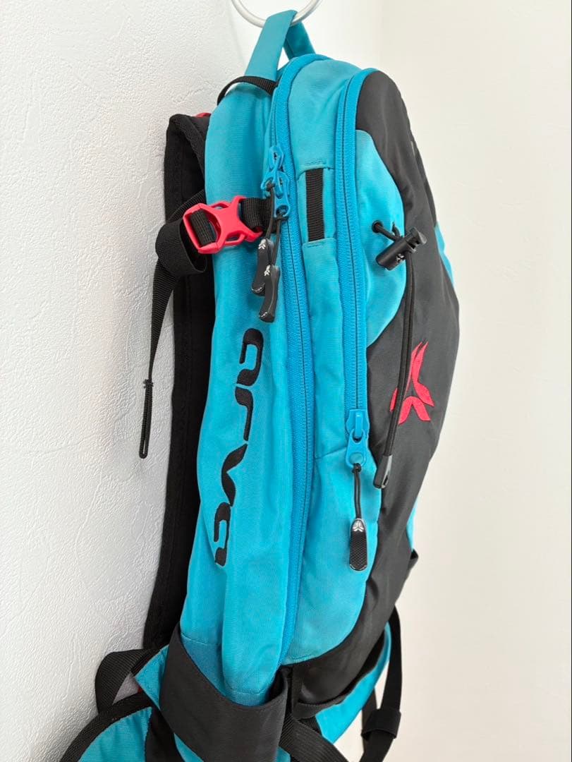 ウィンタースポーツ用リュック 黒　青　アウトドア　ソネ arva_レスキュー