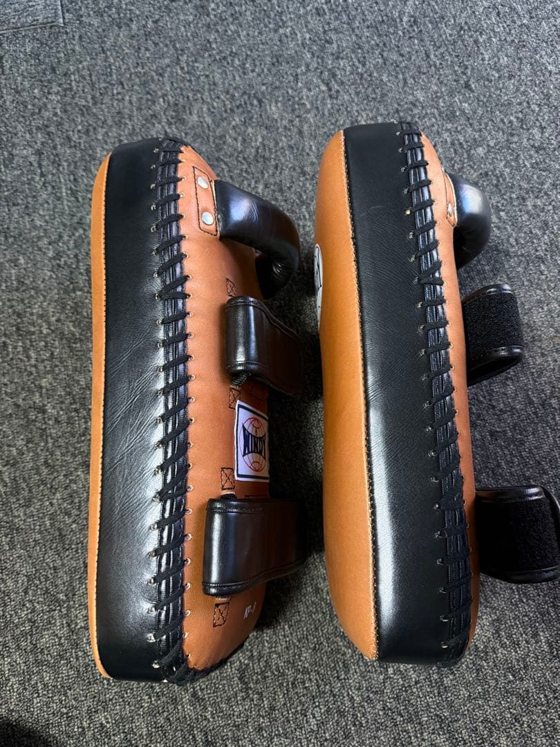 【極美品】 WINDY キックミット KP-6 キックボクシング ムエタイ