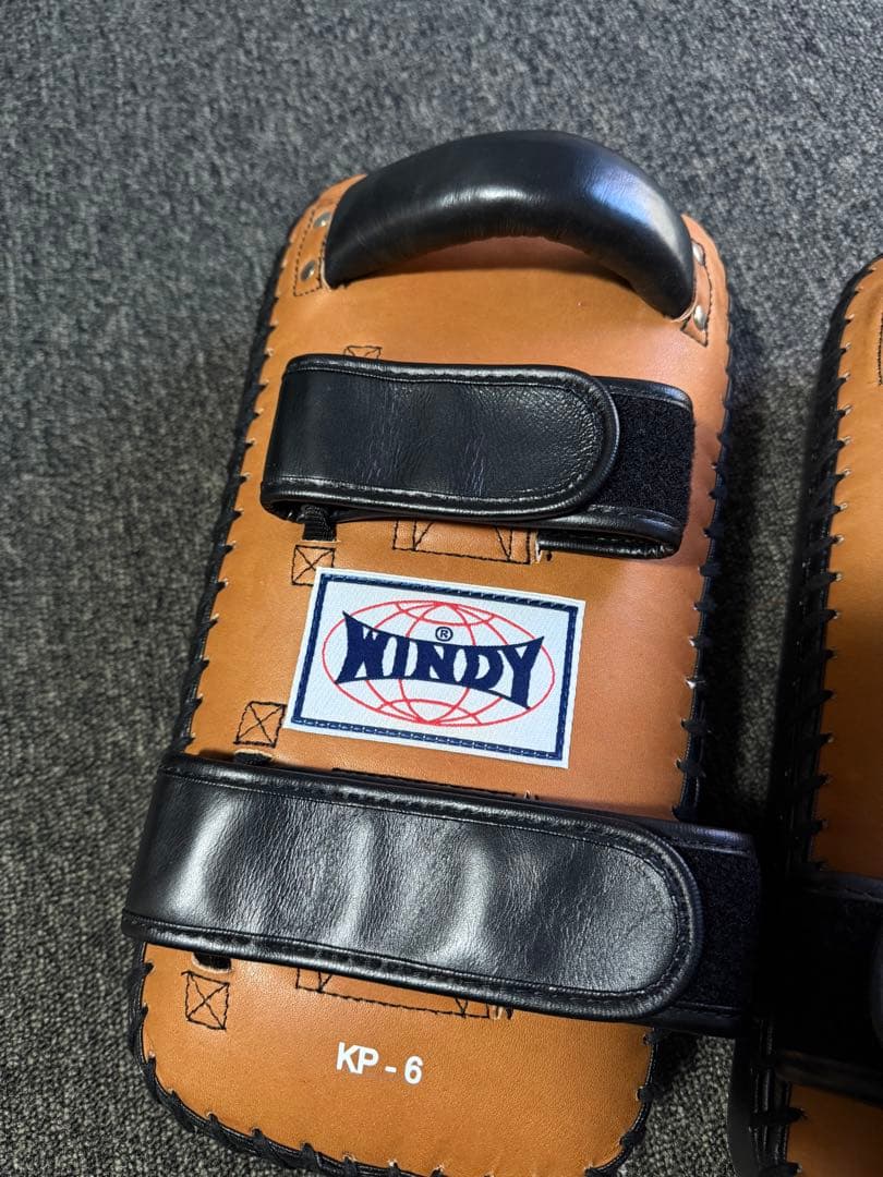 【極美品】 WINDY キックミット KP-6 キックボクシング ムエタイ