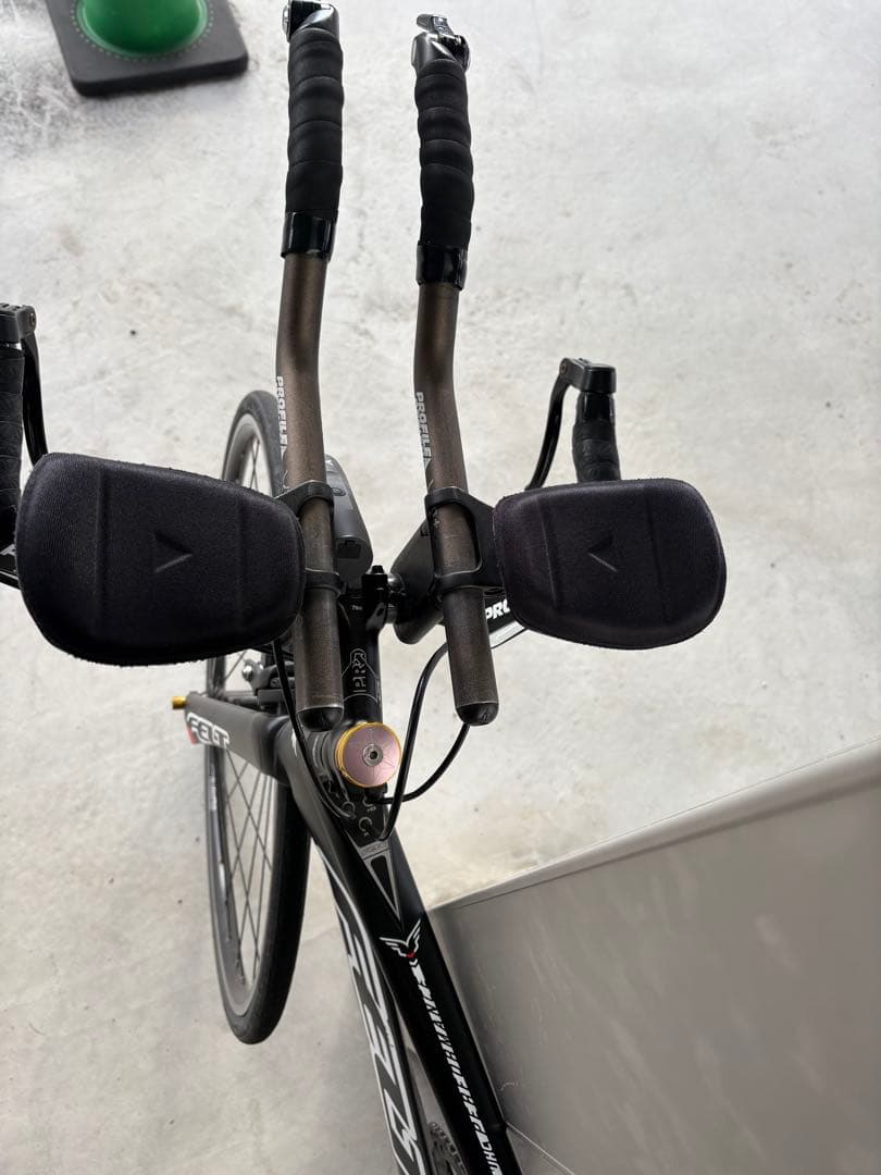 総額35万超‼️FELTフルカーボンttバイク