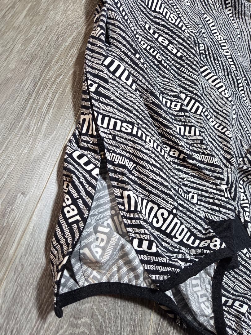 マンシングウェア ENVOY/360ストレッチロゴプリントクルーネックブルゾン