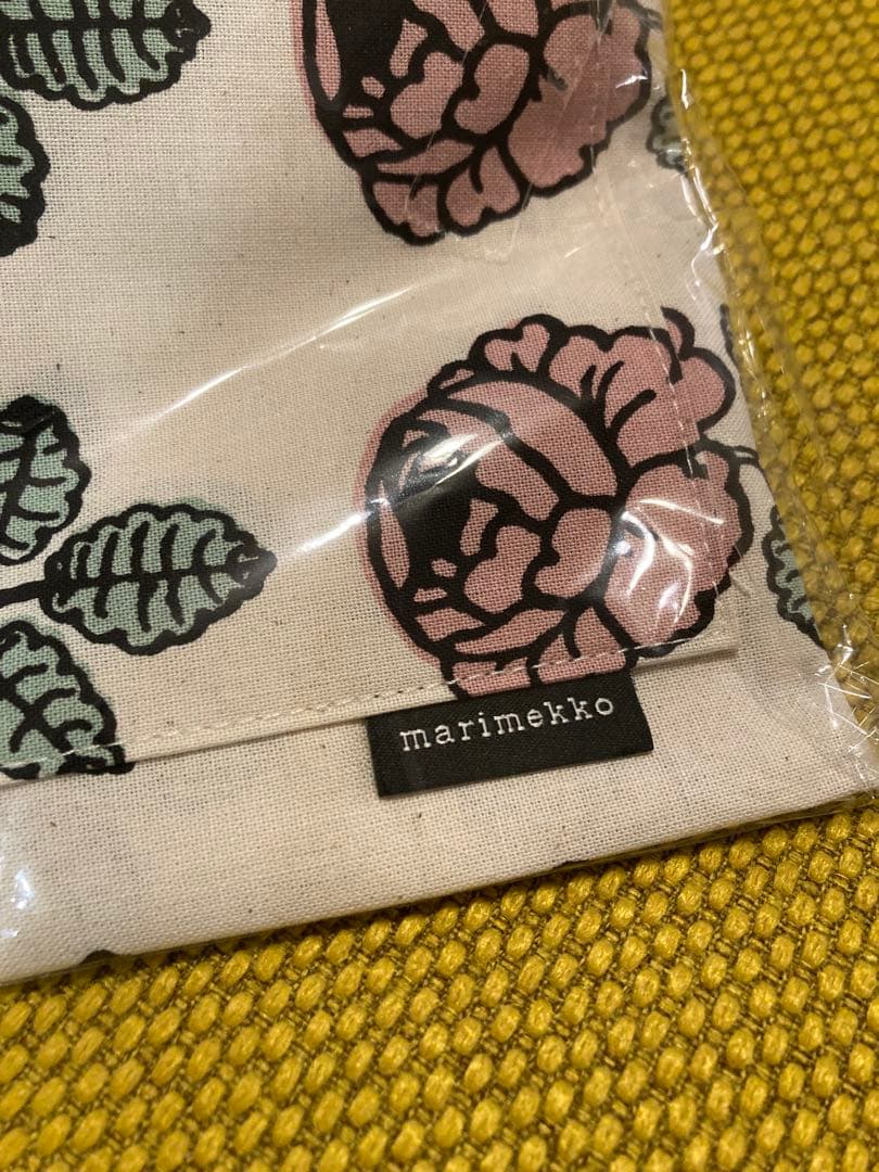 【新品未開封】マリメッコ　エプロン　Vihkiruusu ヴィヒキルース