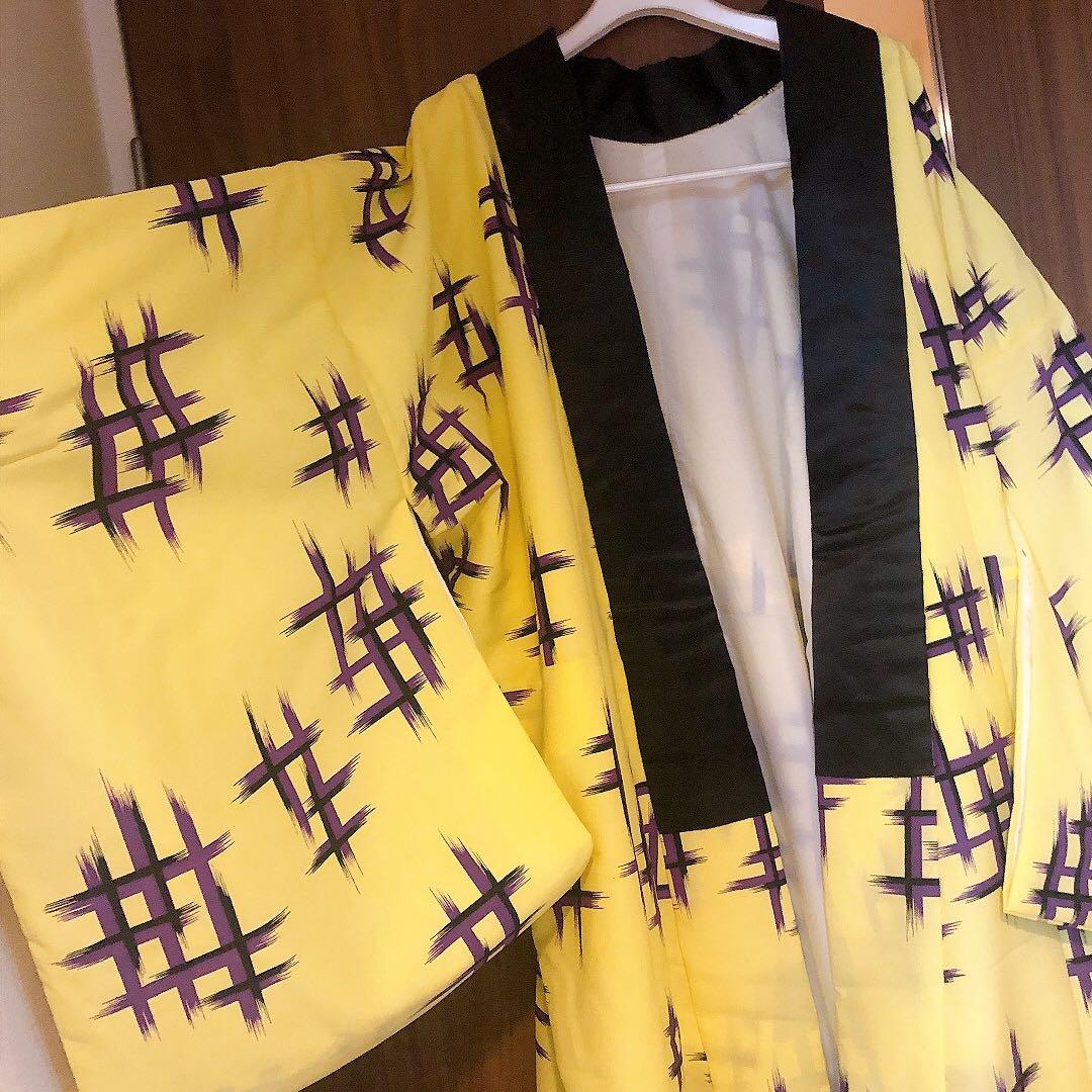 日本舞踊り　日舞　ポリエステル　裾引き着物　お引きづり　黄色紫　井桁模様　派手