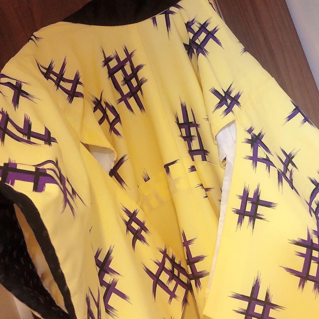 日本舞踊り　日舞　ポリエステル　裾引き着物　お引きづり　黄色紫　井桁模様　派手