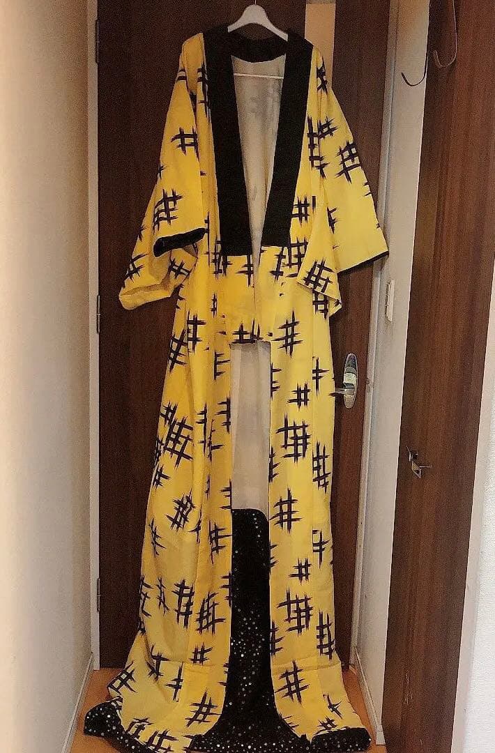 日本舞踊り　日舞　ポリエステル　裾引き着物　お引きづり　黄色紫　井桁模様　派手