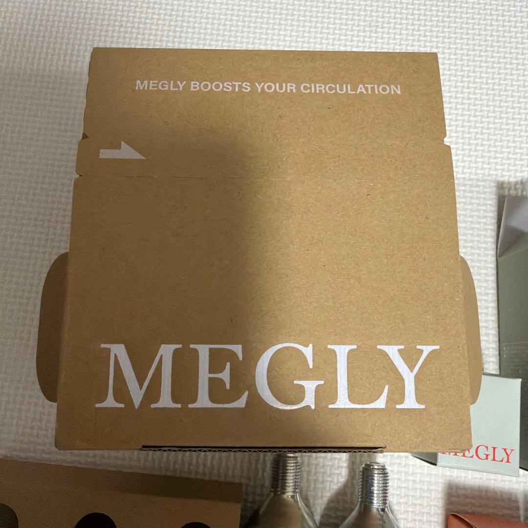 メグリー　ガス２本、化粧水２本、おまけつき