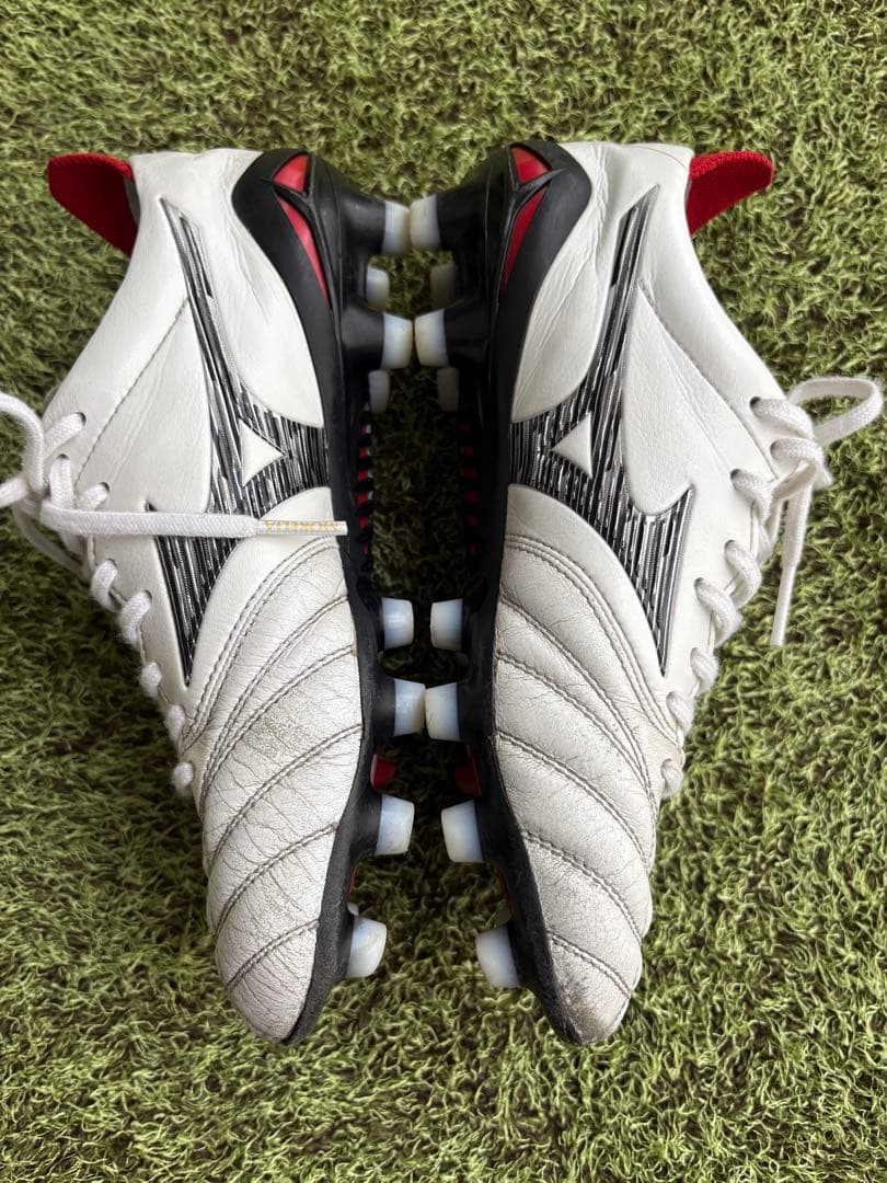 モレリアネオ4 JAPAN スーパーホワイトパール×ブラック　22cm