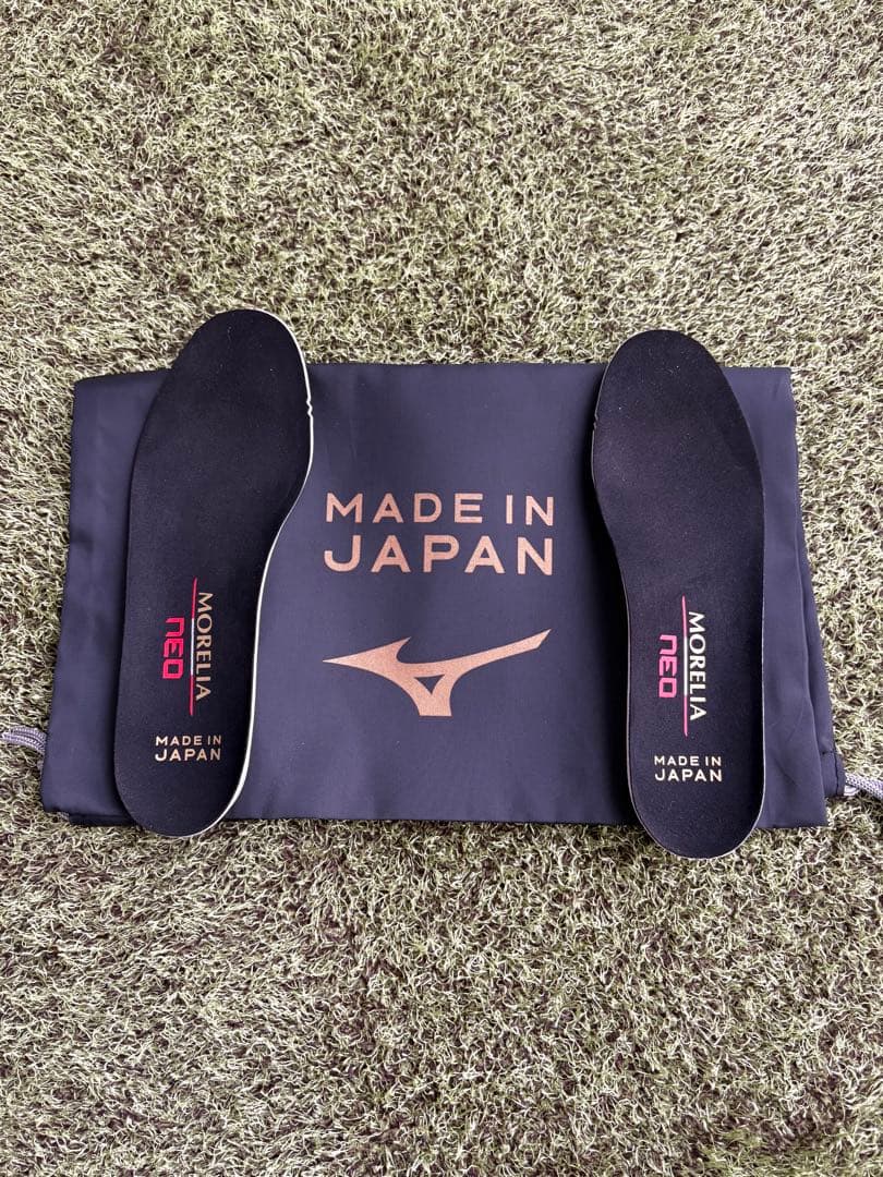 モレリアネオ4 JAPAN スーパーホワイトパール×ブラック　22cm