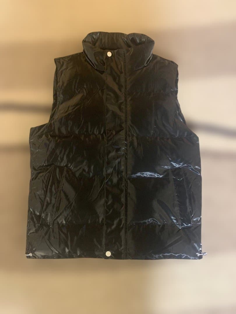 THUGWEAR光沢のある黒ダウンベスト