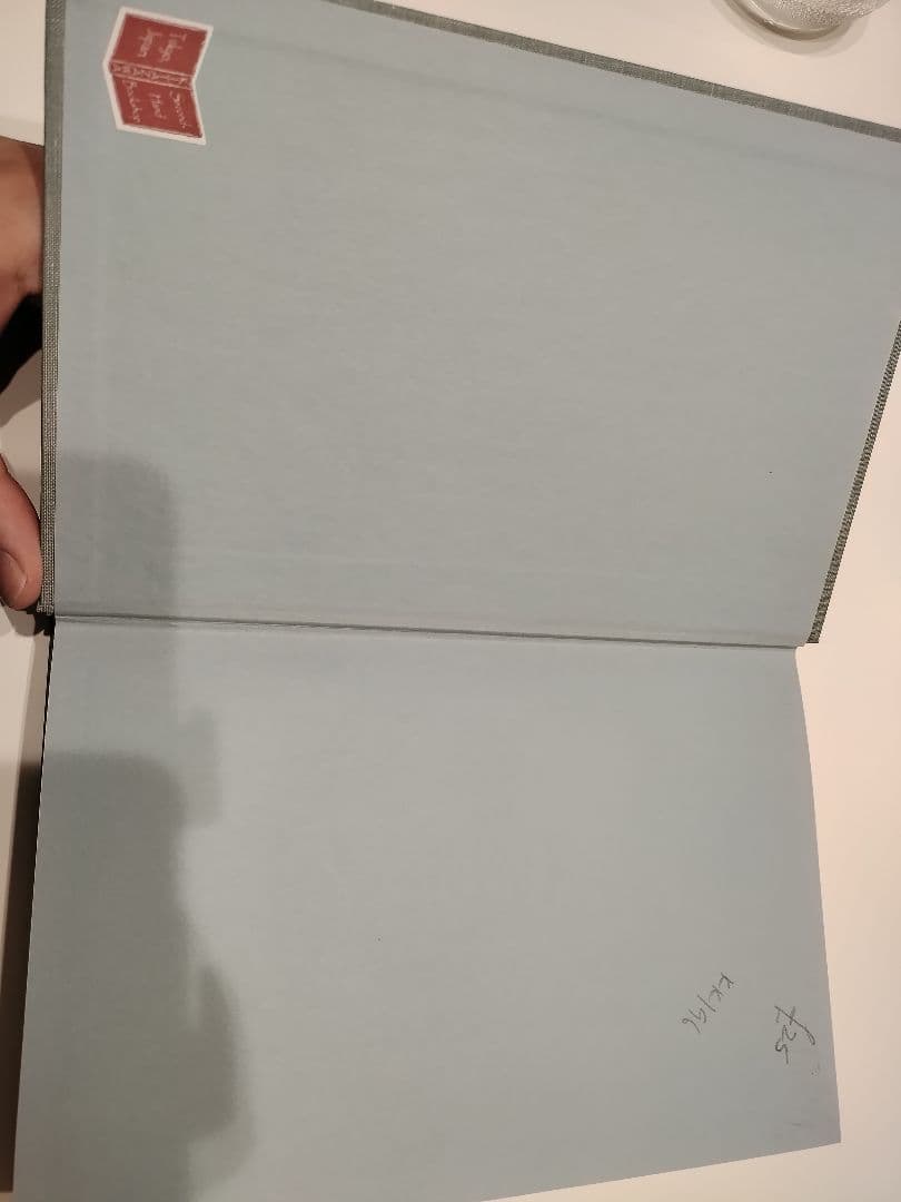 ネットで1万7千円弱の洋書(The Lamb and the Elephant)