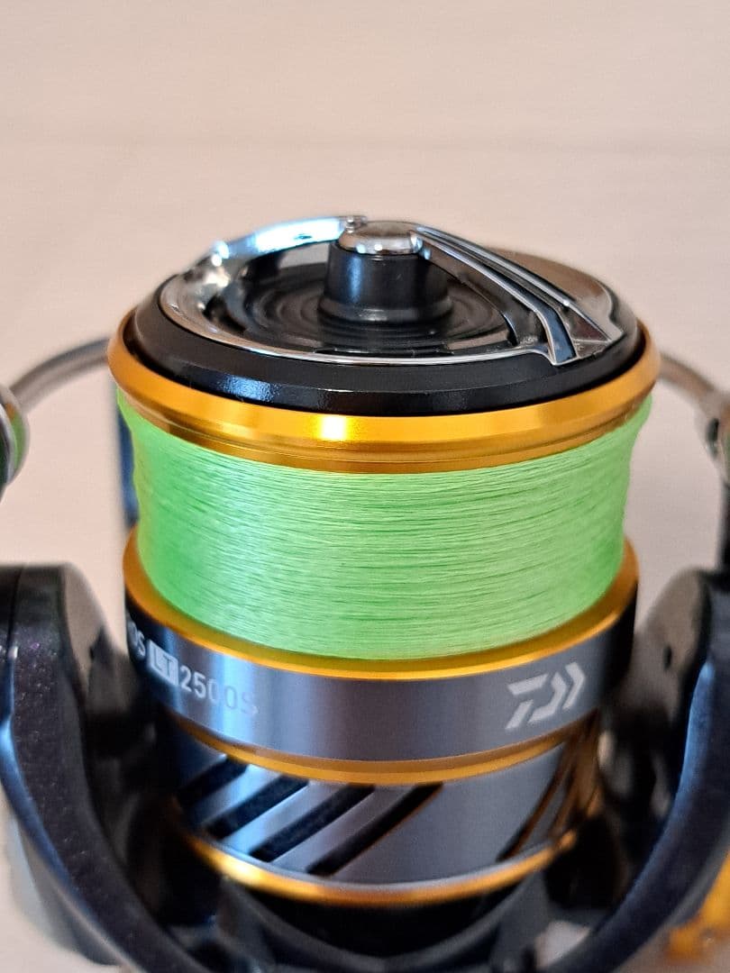 【新品同様】ダイワ 20 レブロス LT 2500S