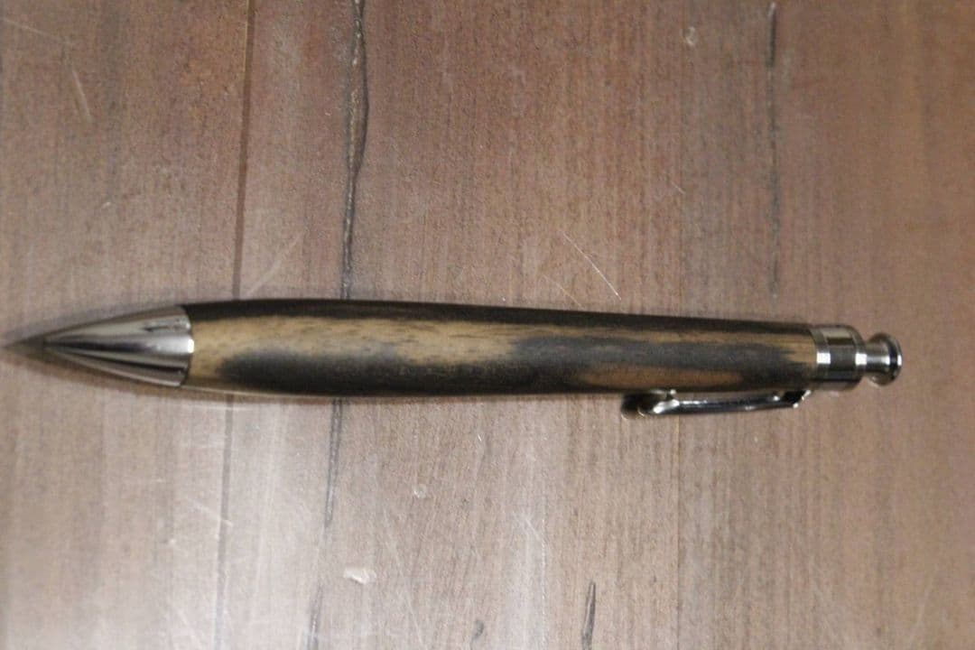 工房楔黒柿!多少孔雀色杢があります