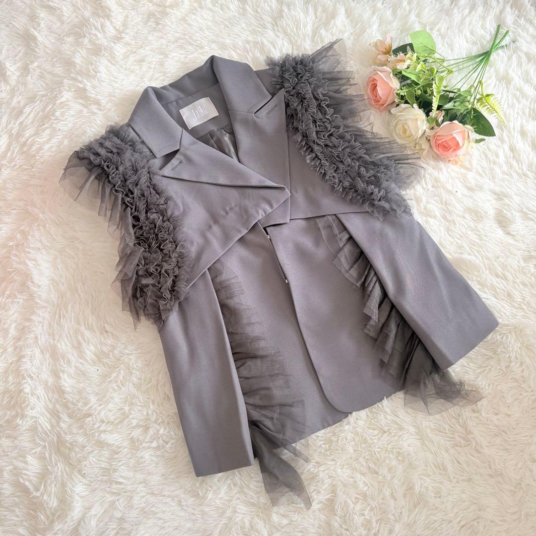 J1U ラベルエチュード　フリル　グレー 2WAY ノースリーブ　ジャケット