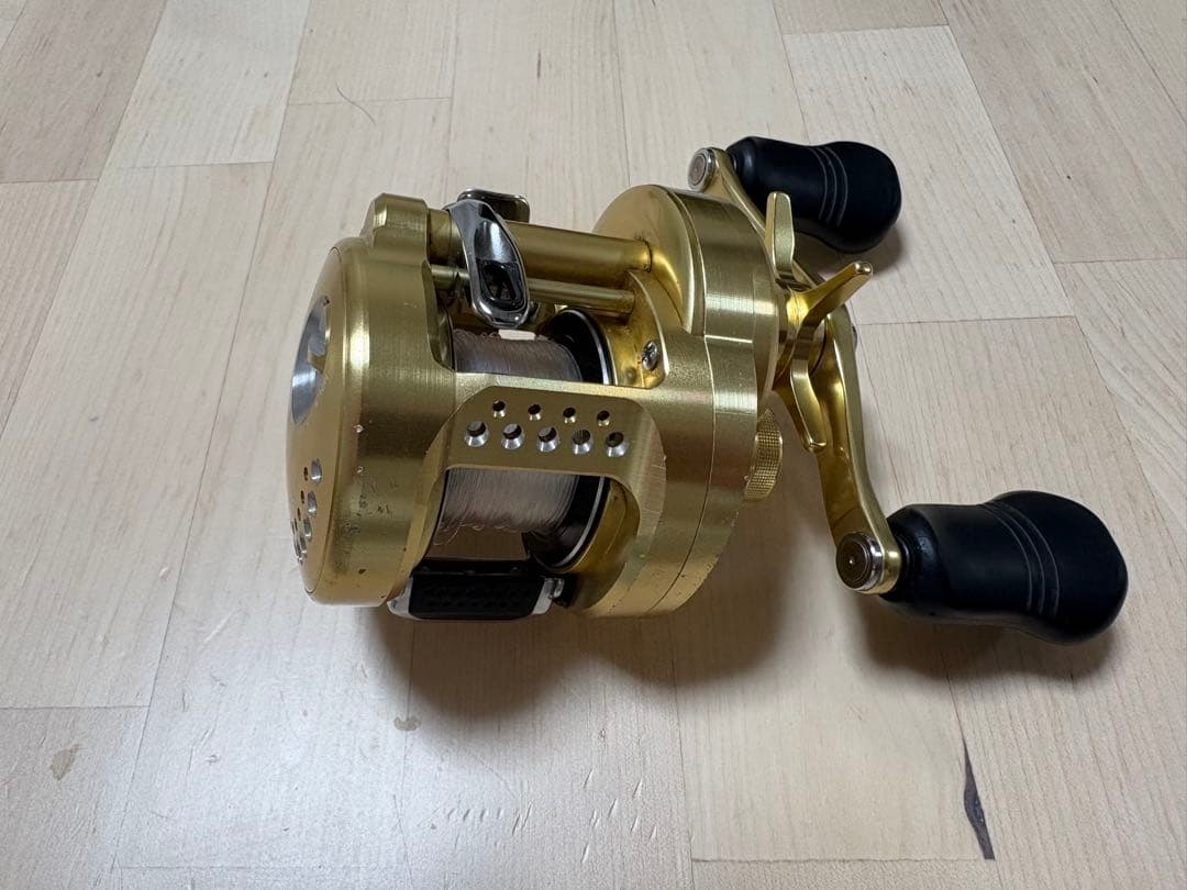 CALCUTTA CONQUEST 300 ベイトリール