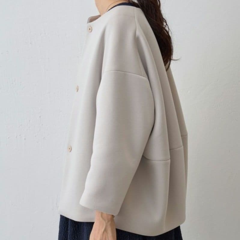 ビアズリー　うしろぷっくりダンボールショートコート